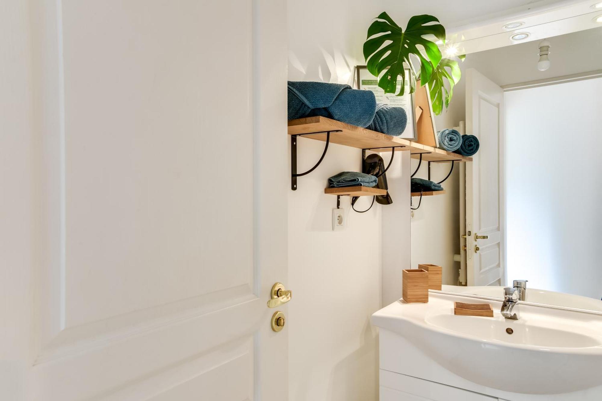 Votre Escale - Le Petit Montmartre Apartment นีออร์ ภายนอก รูปภาพ